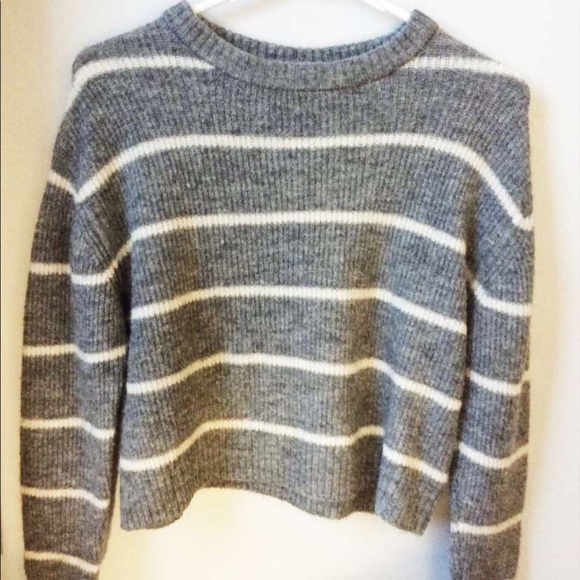 An H&M stripped cropped sweater! :) - Picture 1 of 3